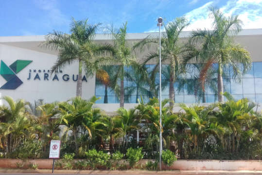 Manutenção de áreas verdes no Shopping Jaraguá realizada pela Sangra D'Água Araraquara